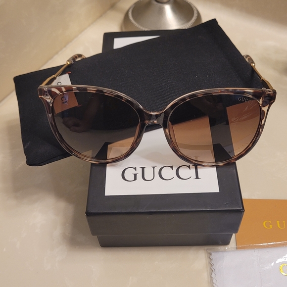 Gucci Accessories - Gucci Black and Brown Tortoiseshell Sunglasses